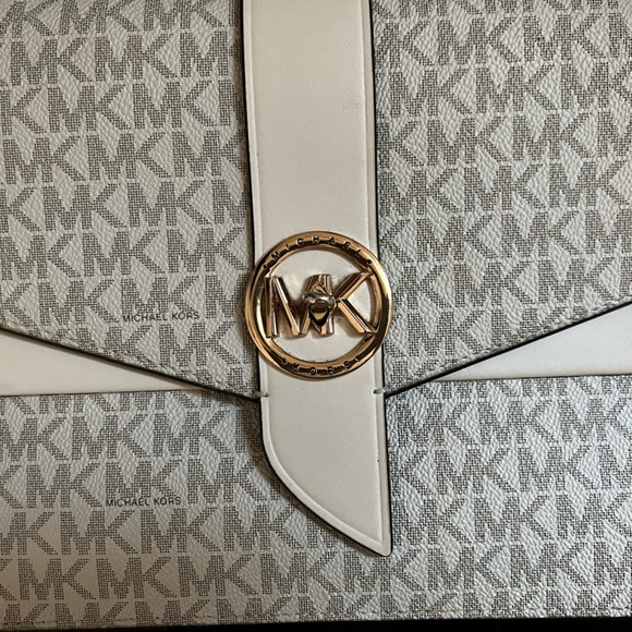 Michael Kor's purse. Gently used. - Picture 4 of 6